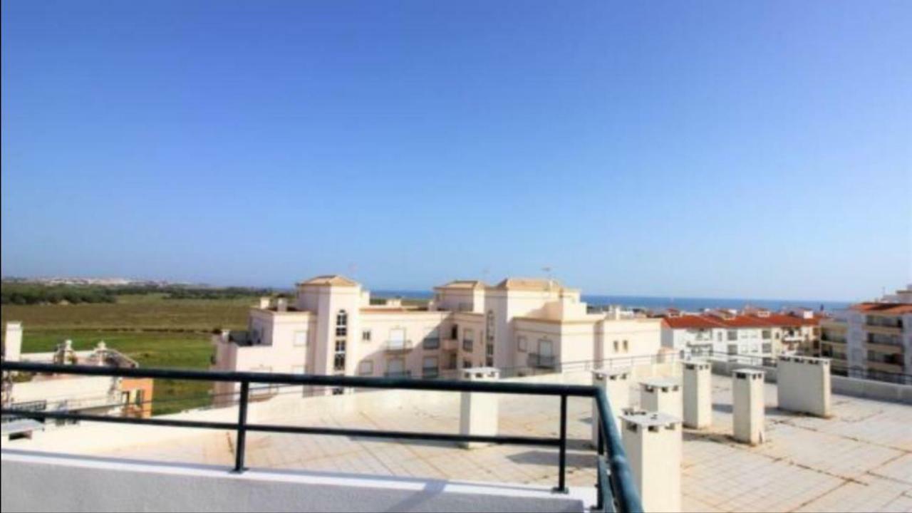 Quiet Apartment Overlooking The Swimming Pool Armação de Pêra Esterno foto